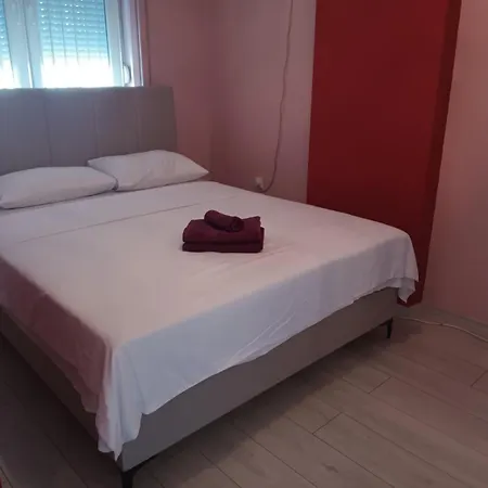 Premium Sara アパート